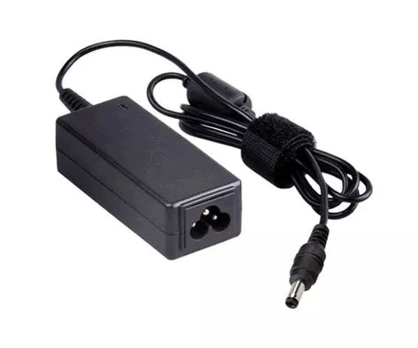 Cargador universal para router / LCD / portatil 12v 2a 5.5x2.5 / 9082