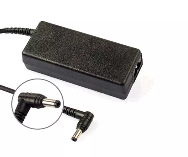 Cargador compatible universal para Router / LCD / Port&aacute;til 12V 5A 5.5x2.5 Dayma